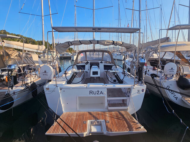 Dufour 390 GL Ruža